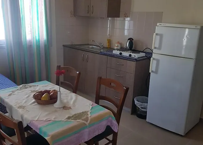 叶莱妮公寓式酒店 圣纳帕